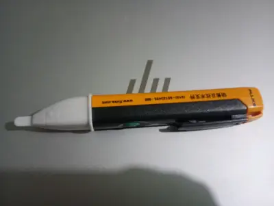 Detector de voltaje Fluke VoltAlert 1AC-C2 II - miniatura 2
