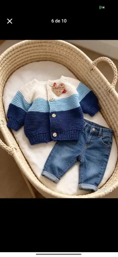 Conjunto de ropa tejida para bebé en tonos azules - miniatura 1