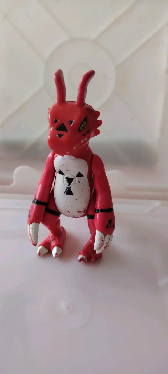 Figura digimon de Guilmon - 1