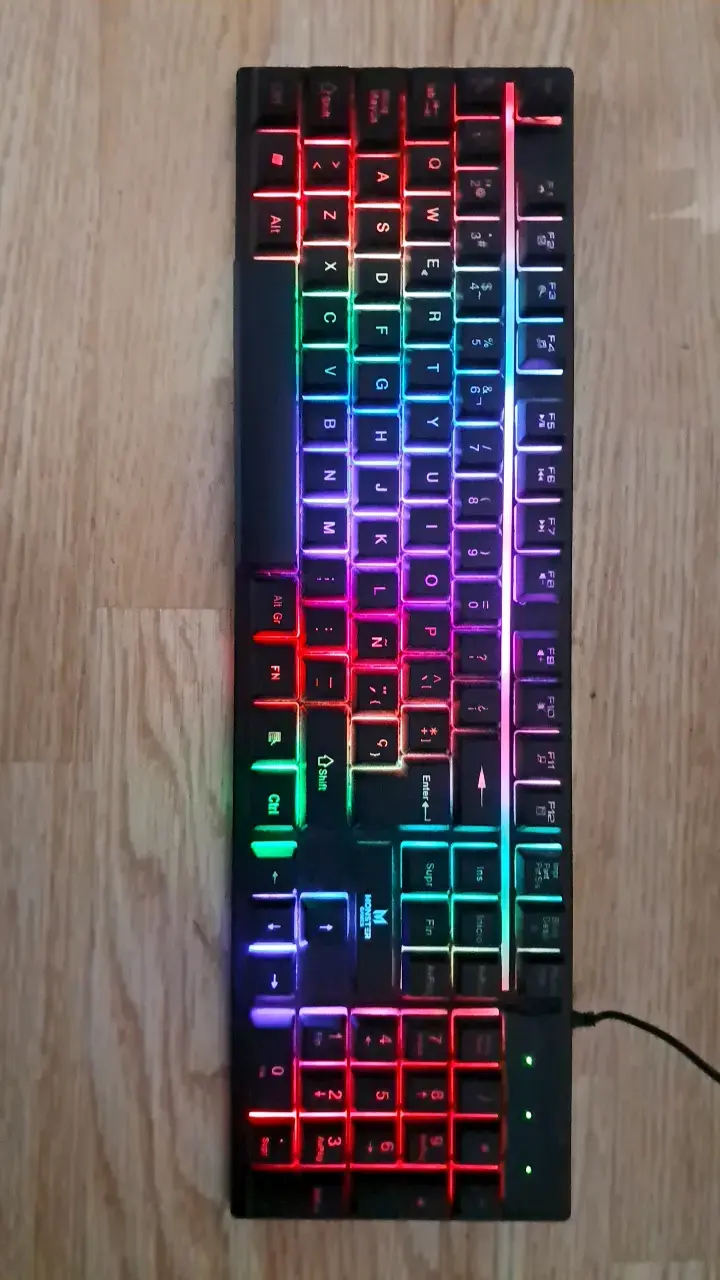 Teclado mecánico y audífonos gaming con luces rgb - 2