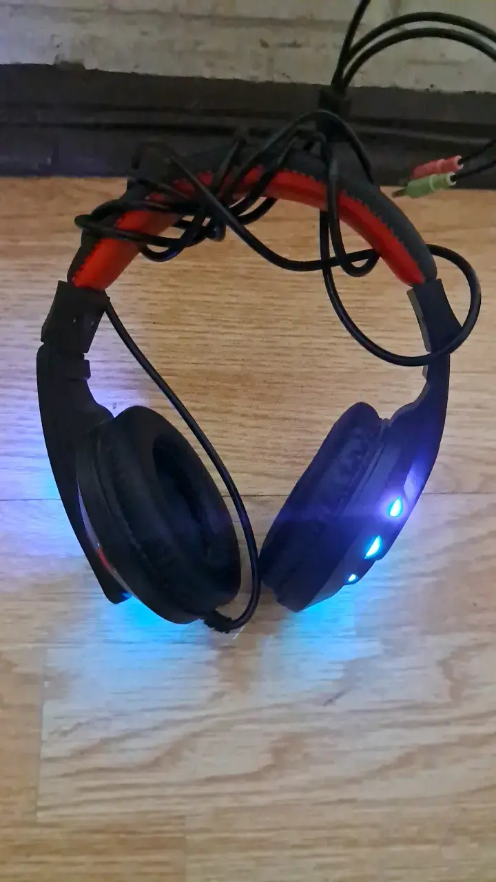Teclado mecánico y audífonos gaming con luces rgb - 3