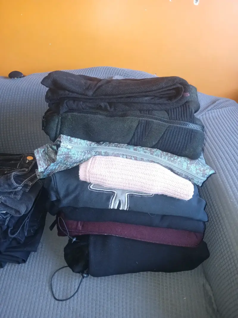 Lote de ropa variada para hombre y mujer - 1