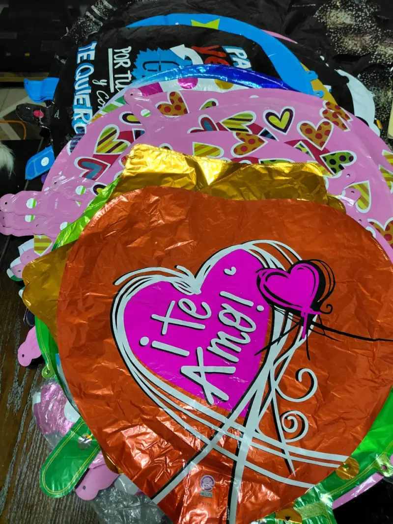 Globos de fiesta variados con pajillas de colores - 2