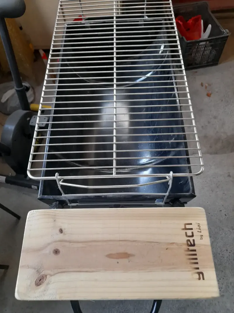 Parrilla de carbón Grilltech con soporte