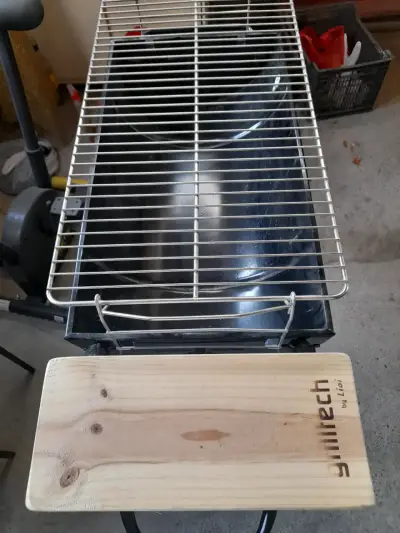 Parrilla de carbón Grilltech con soporte - miniatura 1