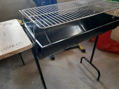 Parrilla de carbón Grilltech con soporte - miniatura 2