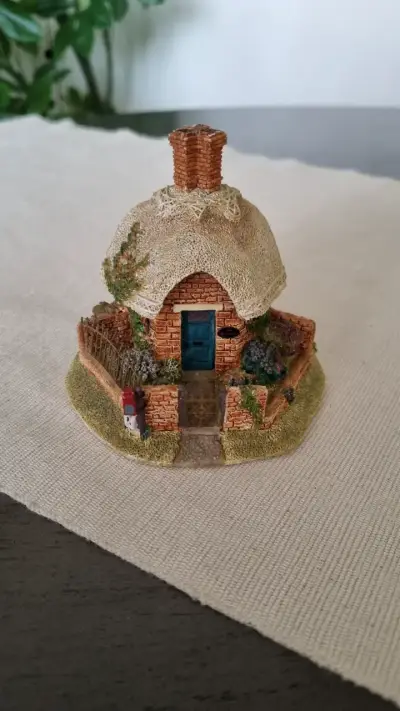 Figura Decorativa Casa de Campo Regency Fine Arts - miniatura 1