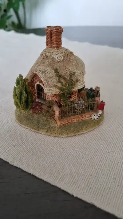 Figura Decorativa Casa de Campo Regency Fine Arts - miniatura 2