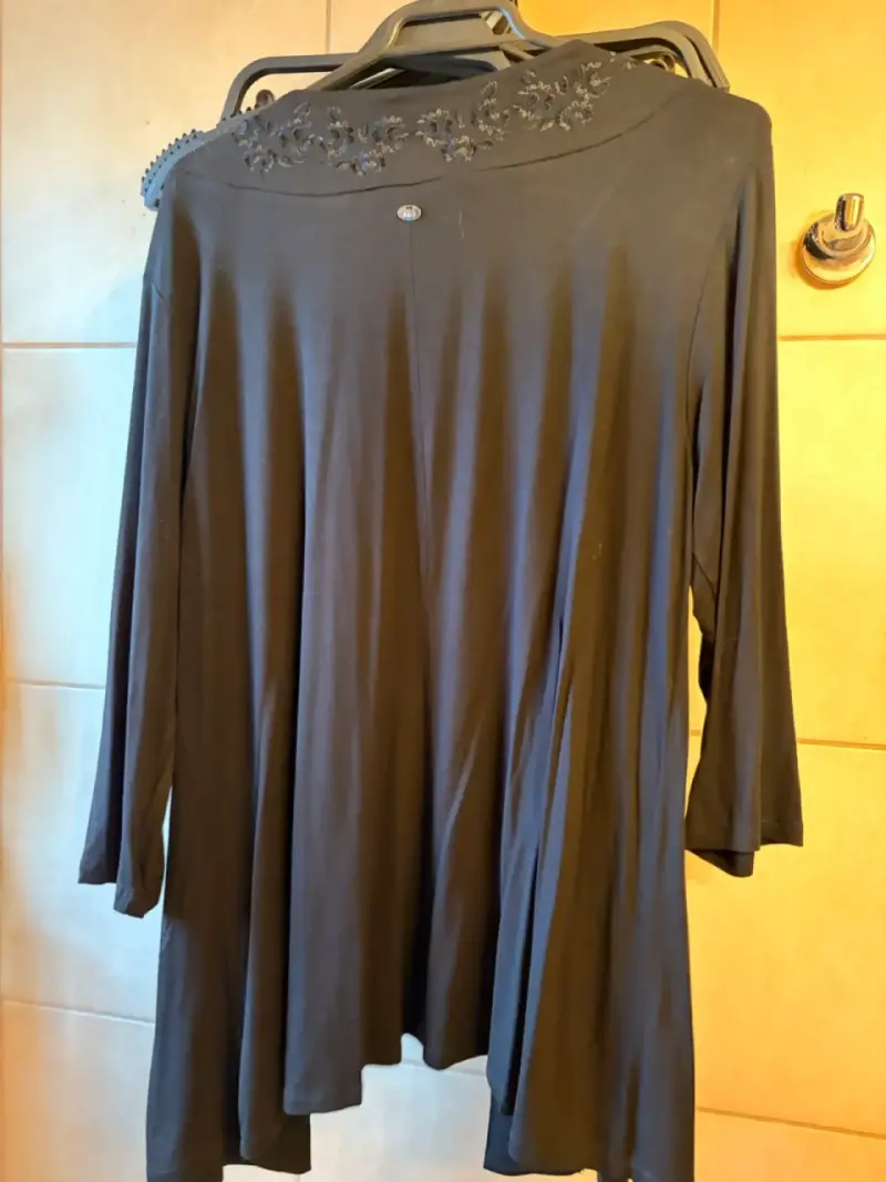 Tapado negro MaGriffe con bordados talla L - 2