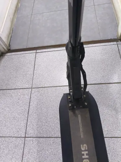 Scooter eléctrico Shengte plegable en buen estado - miniatura 3