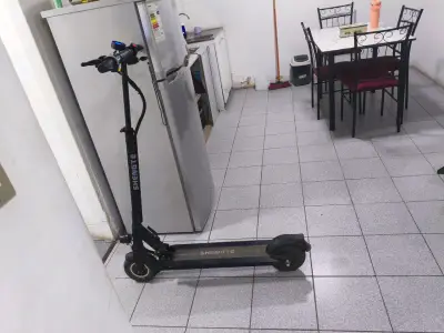 Scooter eléctrico Shengte plegable en buen estado - miniatura 4