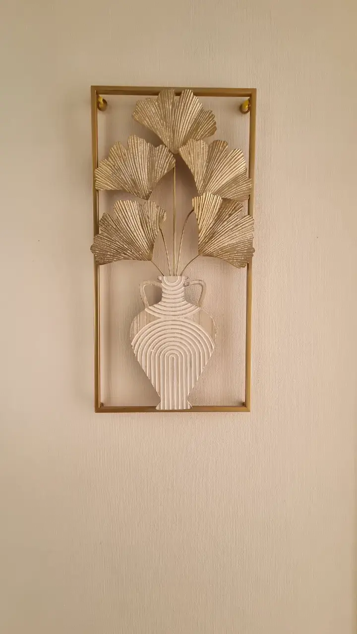 Cuadro Decorativo de Metal con Diseño de Jarrón - 1