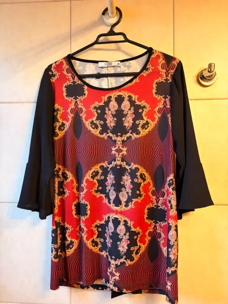 Blusa GIVE estampada de manga larga talla M - 1