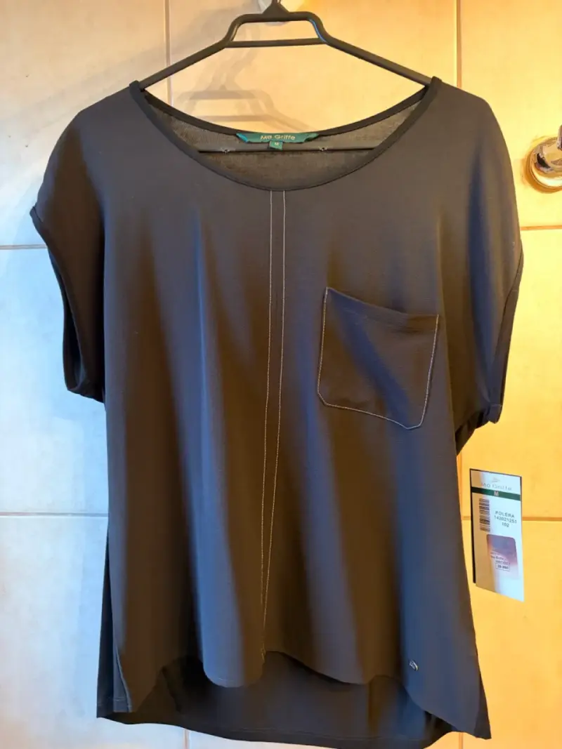 Polera negra con bolsillo Ma Griffe talla M - 1