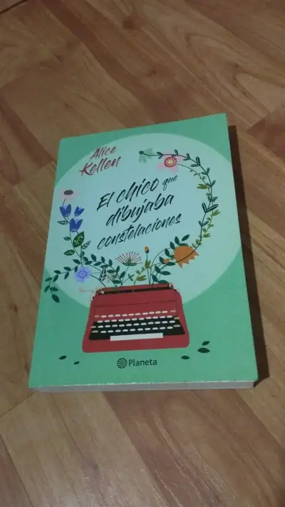 Libro 'El chico que dibujaba constelaciones' de Alice Kellen - miniatura 1