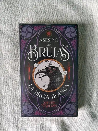 Trilogía Asesino de Brujas de Shelby Mahurin - miniatura 1