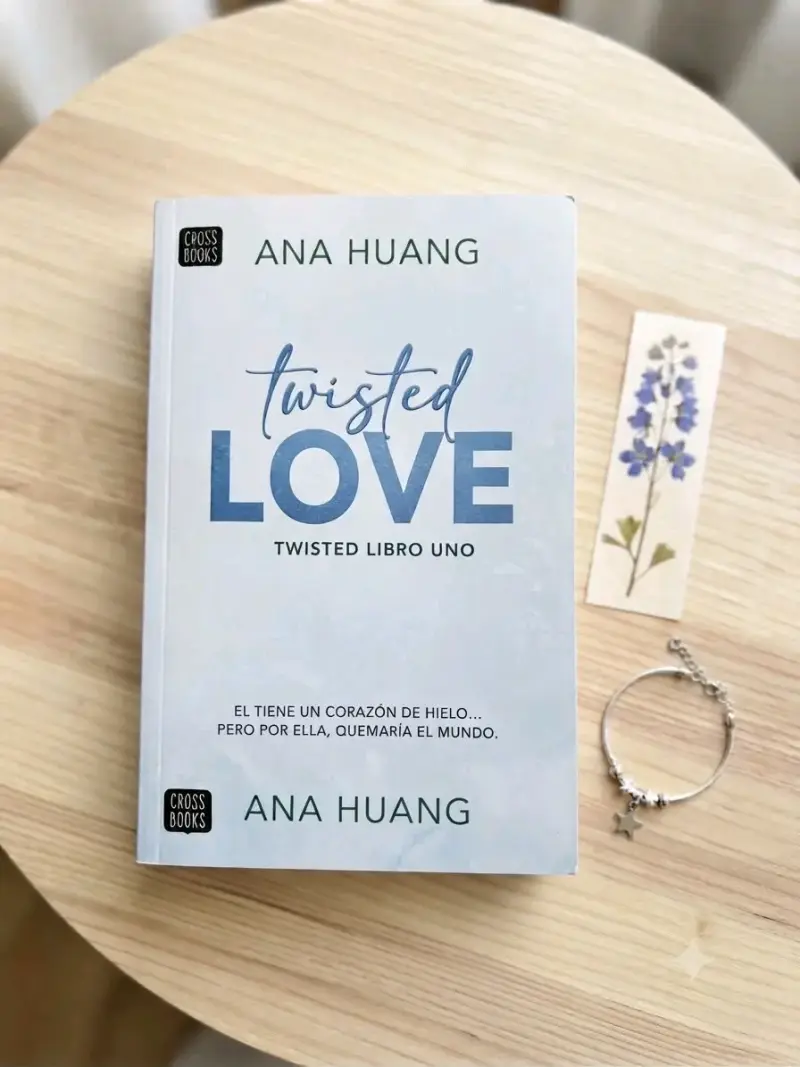 Libro 'Twisted Love' de Ana Huang