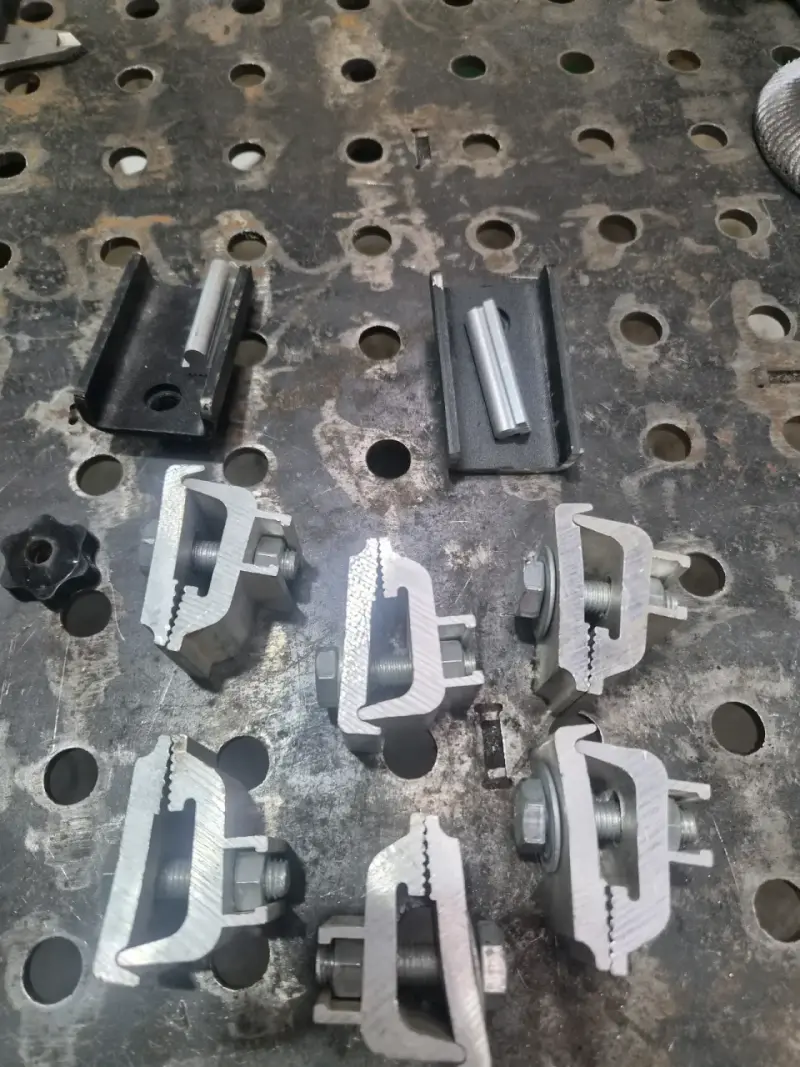 Puerta de seguridad metálica plegable con accesorios - 4