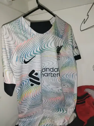 Camiseta de Liverpool FC Nike edición especial - miniatura 1