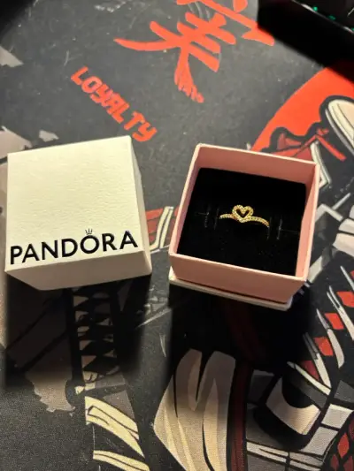 Anillo de corazón dorado Pandora - miniatura 2