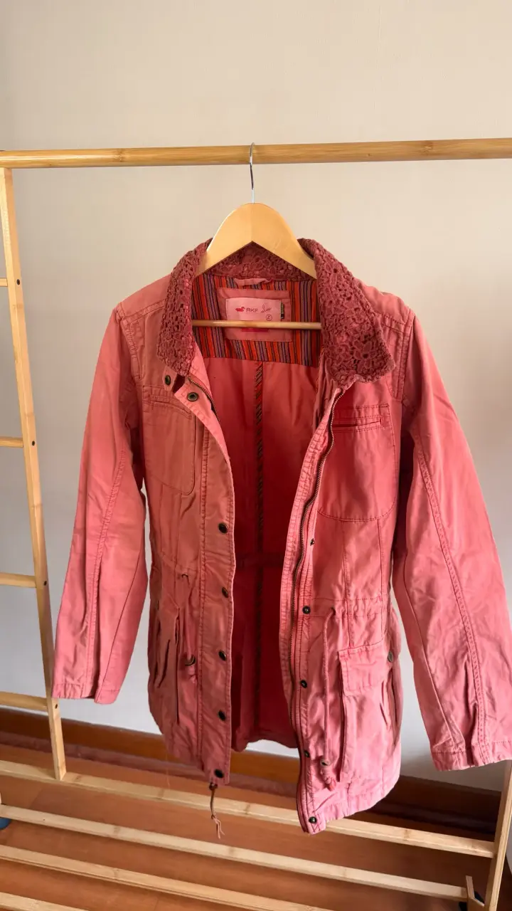 Chaqueta rosa con cuello de encaje para mujer - 4