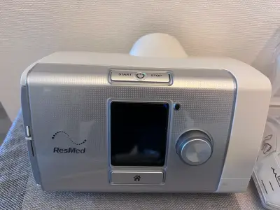 Equipo ResMed AirCurve ST 10S con humidificado - miniatura 2