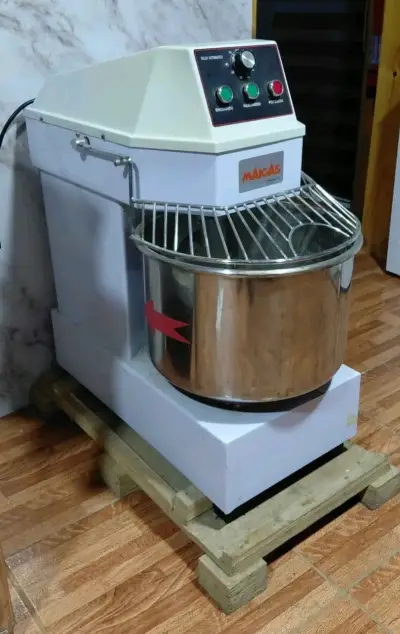 Amasadora industrial Maigas con tazón de acero - miniatura 1