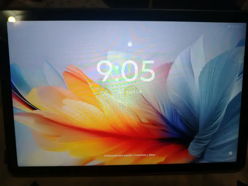 Tablet Lenovo Tab con Funda Folio - 4
