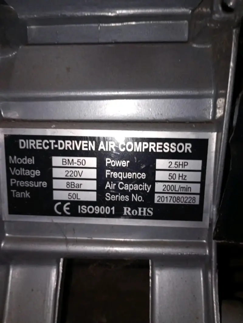 Compresor Krafter 2.5 HP 50L con Engrapadora y Manguera - 2