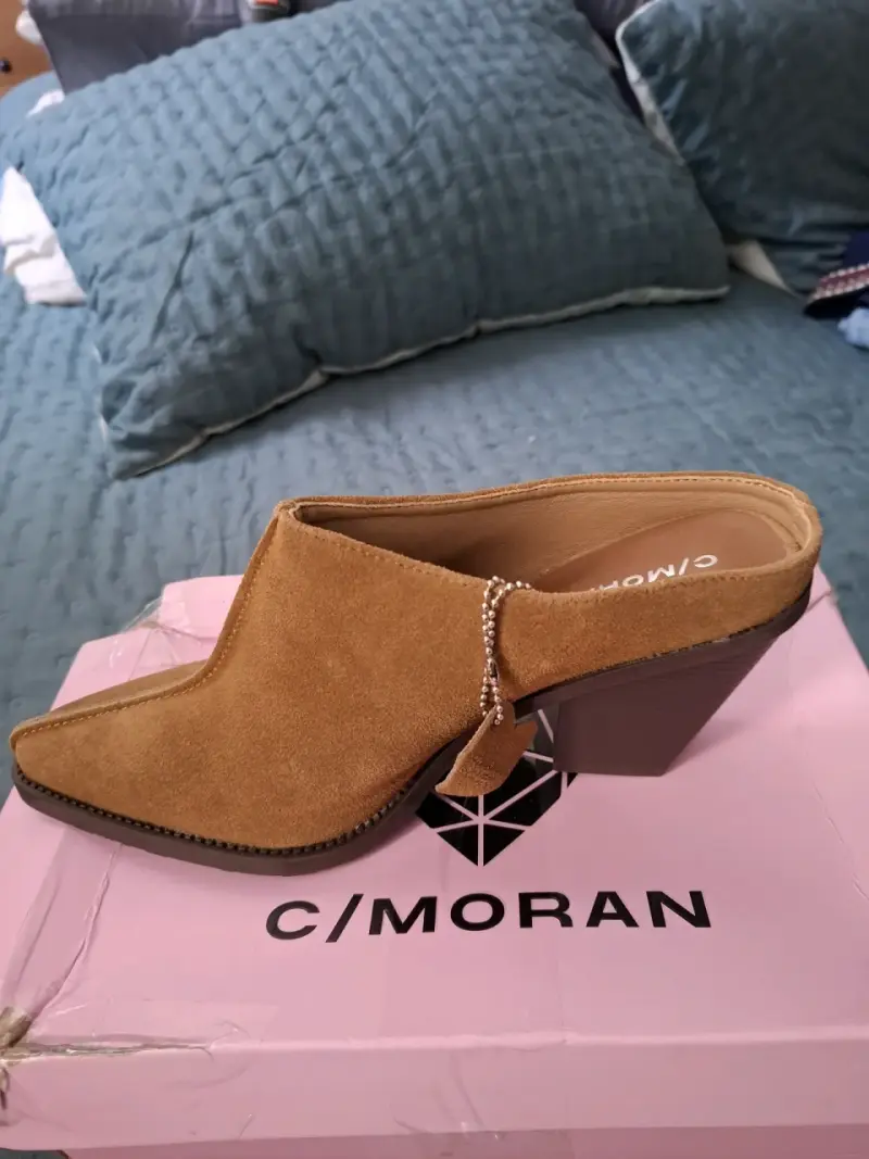 Zapatos de tacón C/Moran camel con detalle de cadena - 1