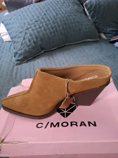 Zapatos de tacón C/Moran camel con detalle de cadena - miniatura 1