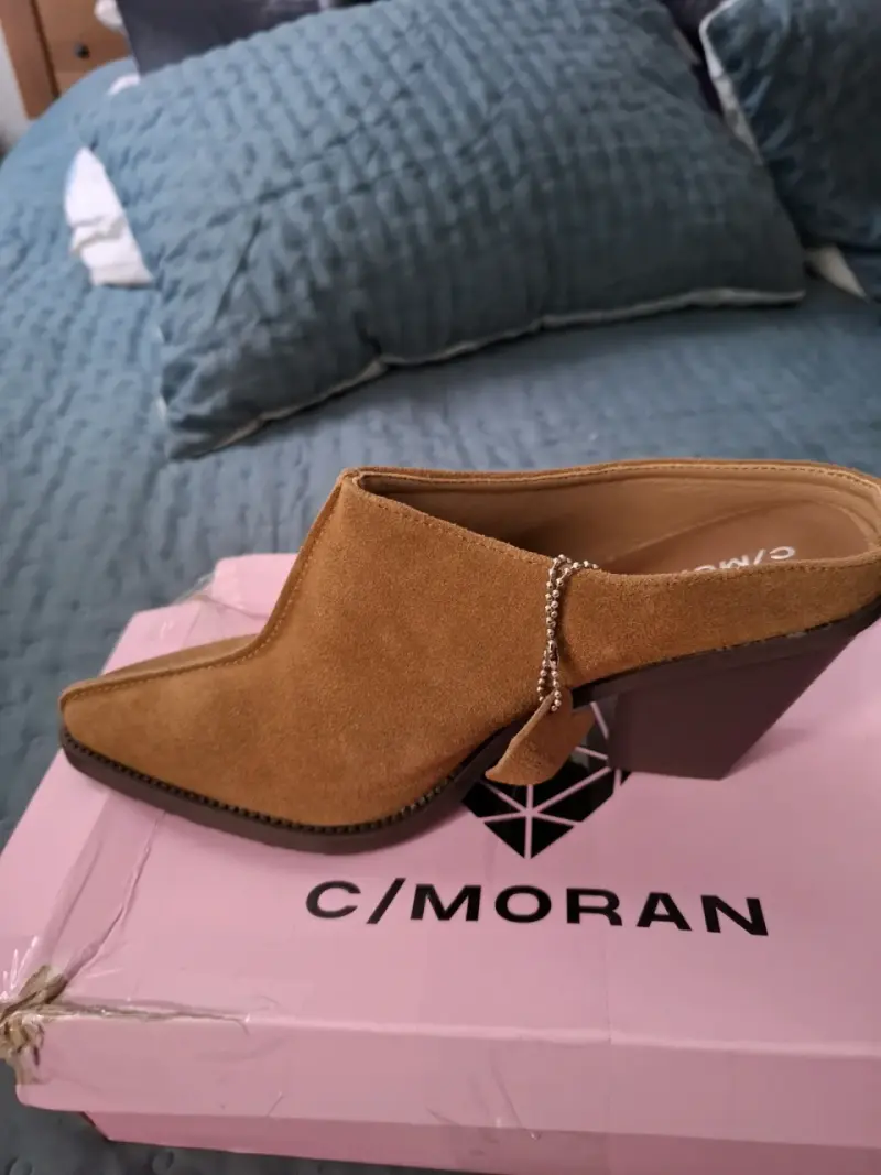 Zapatos de tacón C/Moran camel con detalle de cadena - 3