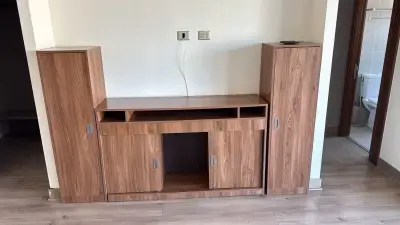 Mueble de TV de madera con almacenamiento - miniatura 1