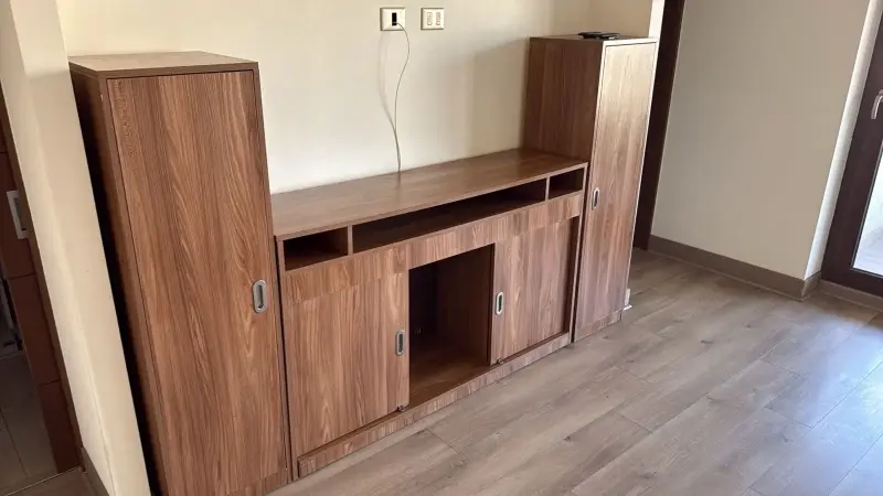Mueble de TV de madera con almacenamiento - 4