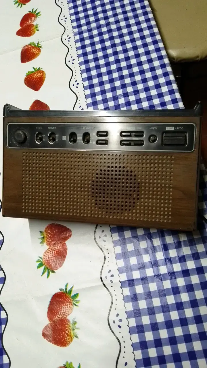 Reloj despertador vintage National Panasonic con radio - 3