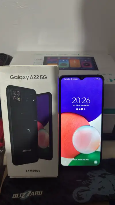 Samsung Galaxy A22 5G con accesorios - miniatura 1