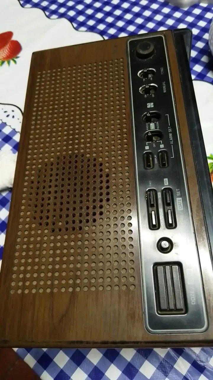 Reloj despertador vintage National Panasonic con radio - 5