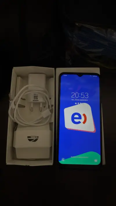 Samsung Galaxy A22 5G con cargador original - miniatura 1