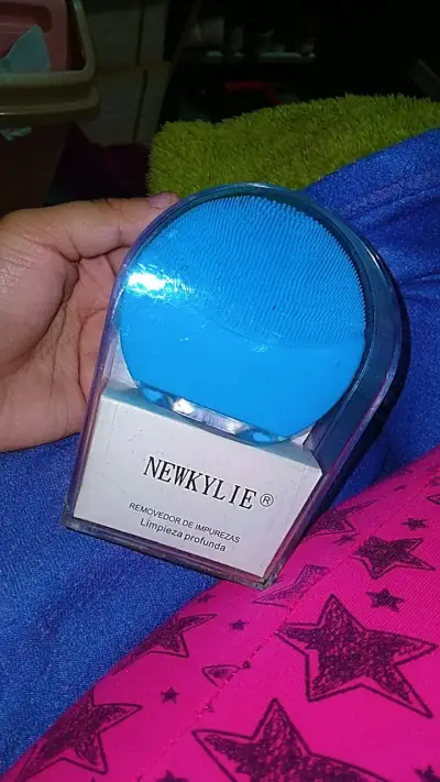 Limpiador facial eléctrico celeste Newkylie - miniatura 1