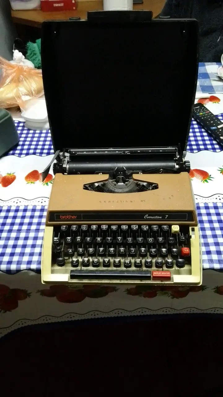 Máquina de escribir Brother Correction 7 vintage - 4