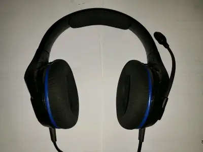 Auriculares gaming HyperX con micrófono - miniatura 1