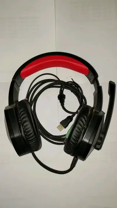 Audífonos gaming con micrófono USB - miniatura 1