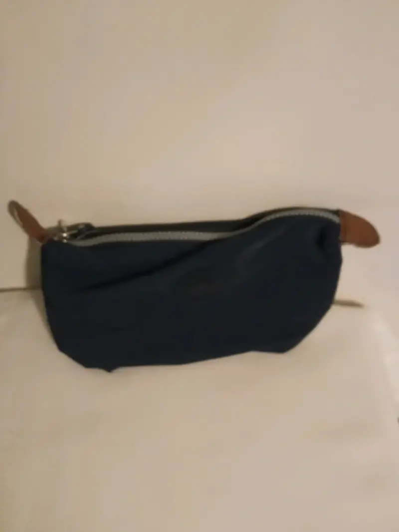 Neceser de tela azul con detalles en cuero - 1