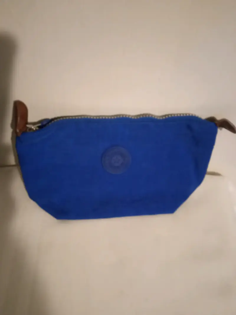 Neceser de tela azul con detalles en cuero - 2