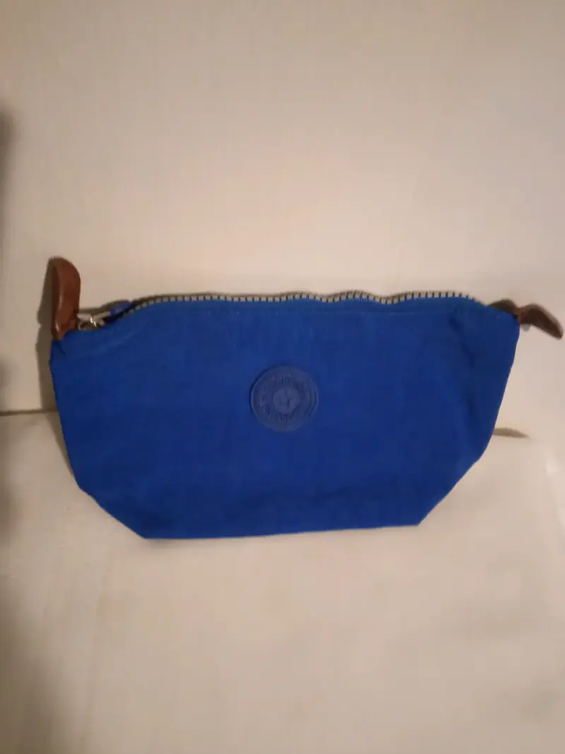Neceser de tela azul con detalles en cuero - 4