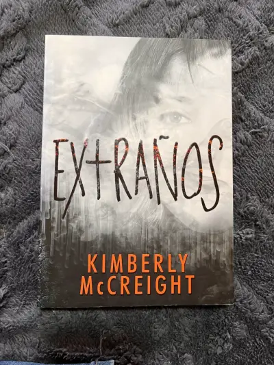 Pack  'Extraños' y ‘Aislados’ Kimberly McCreight - miniatura 1