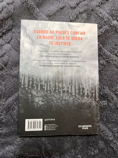 Pack  'Extraños' y ‘Aislados’ Kimberly McCreight - miniatura 2
