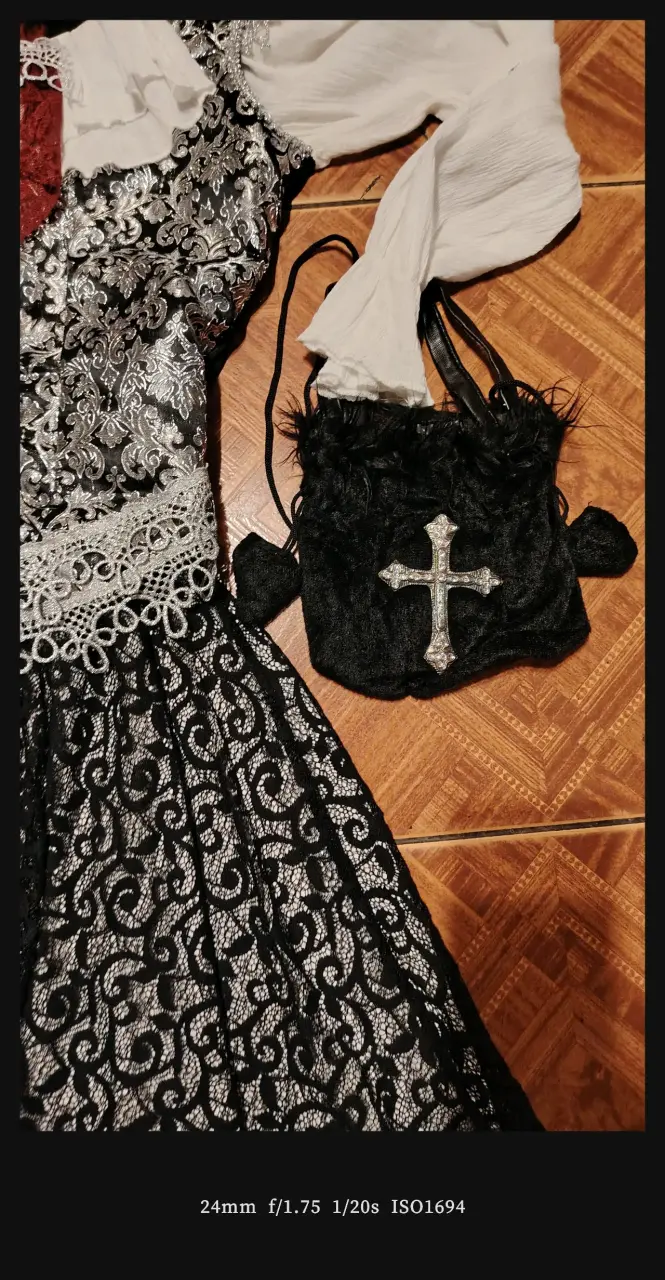 Disfraz gótico medieval con bolso cruz - 2