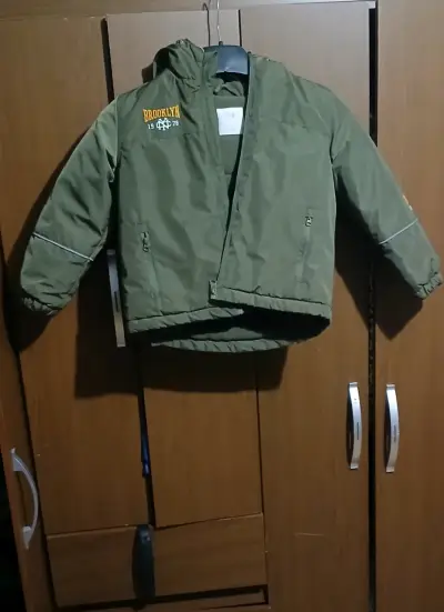 Chaqueta verde para niños con capucha - miniatura 1