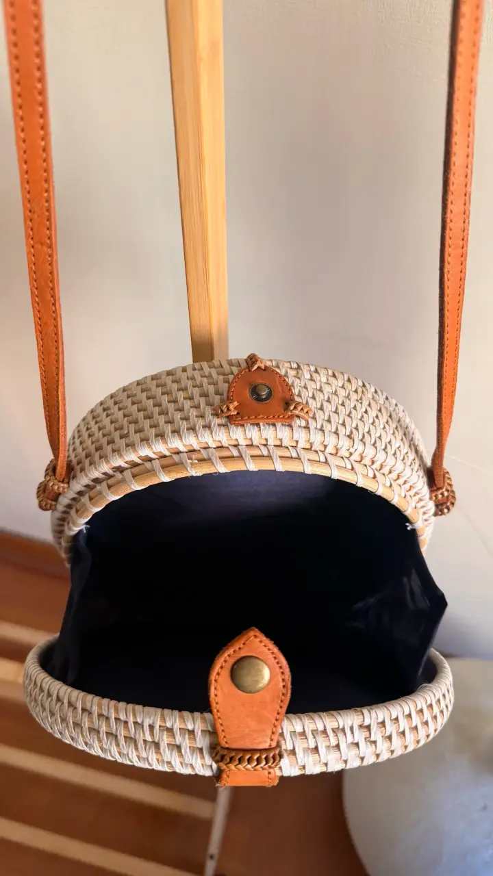 Cartera redonda de mimbre con correa de cuero - 3